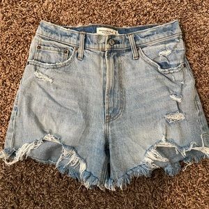 “The 4 inch mom short, high rise” Abercrombie shorts